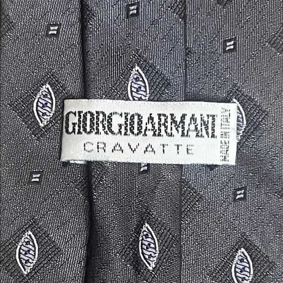 Giorgio Armani Grey Tie with Silver Diamond Pattern made in Italy - Picture 3 of 6